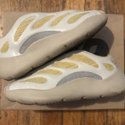 Yeezy 700 V3