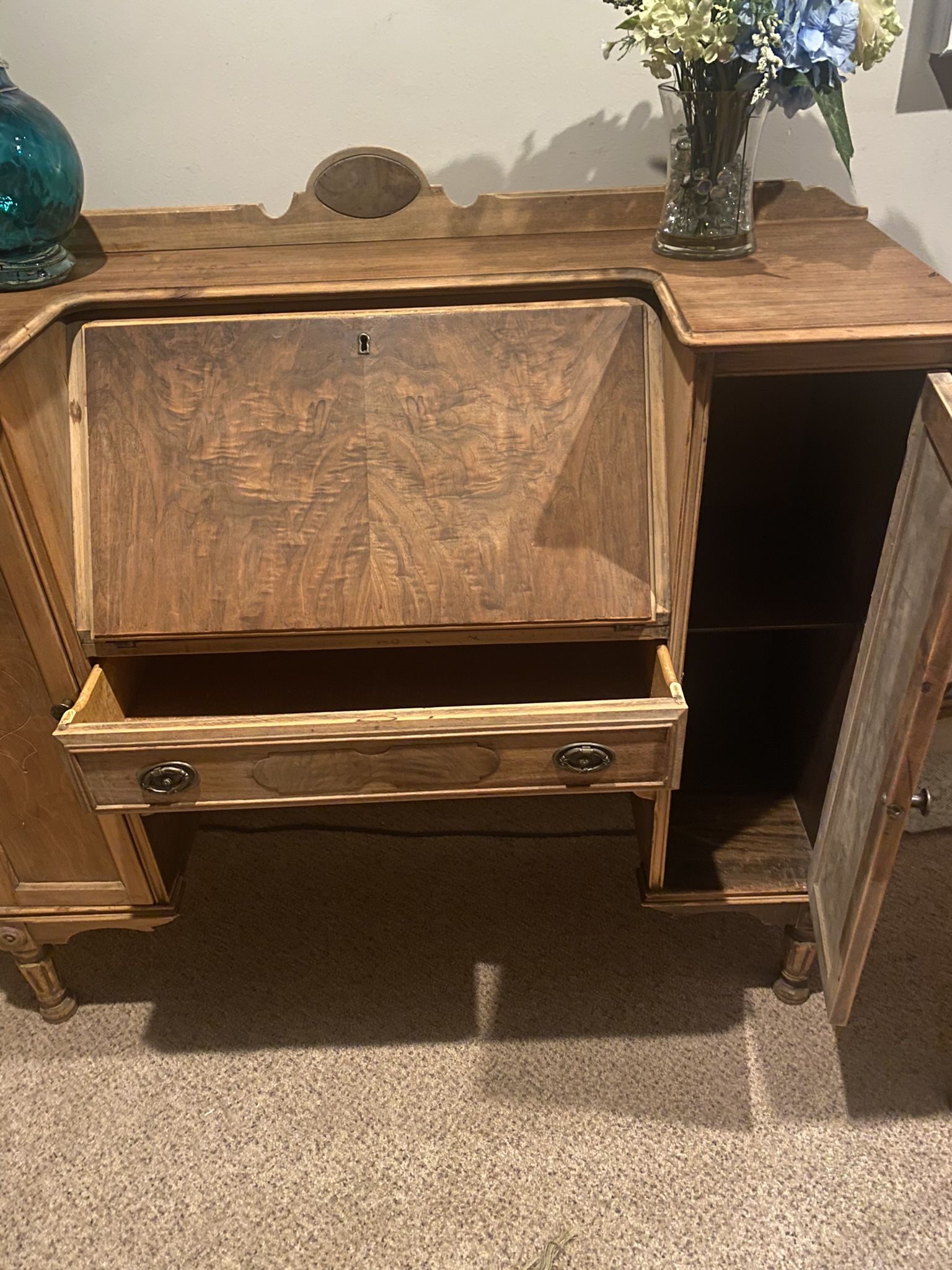 Desk antique good condition