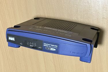 LINKSYS ROUTER WITH 4 PORT SWITCH