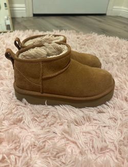 Kids’ classic ultra mini platform UGG