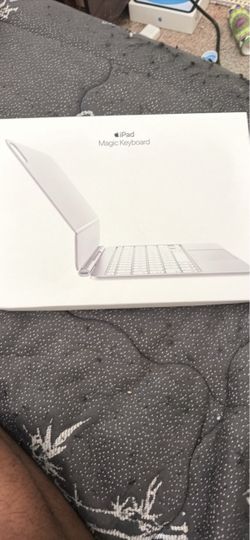 Apple Magic Keyboard for iPad Pro 11-inch M4 – Like New – White