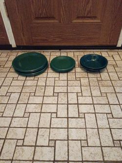 Nine piece dinnerware set
