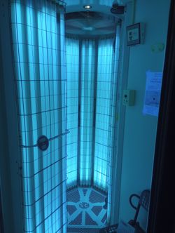 Supersonic Standup Tanning Booth With Changing Room