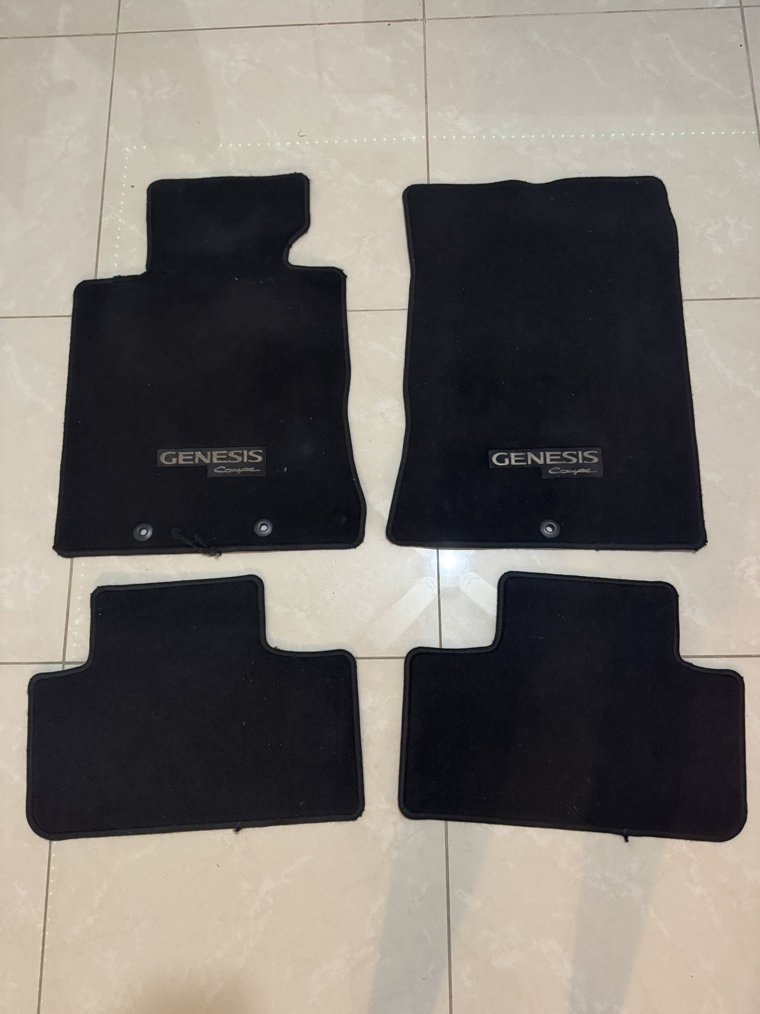 HYUNDAI GÉNESIS COUPE MATS ( Original )