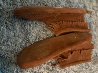 Women's moccasins