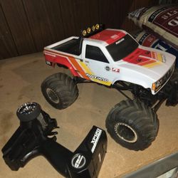 Team Associated MT12+ Lux Mini 4WD RTR Electric Monster Truck w/2.4GHz Radio, Battery & Charger