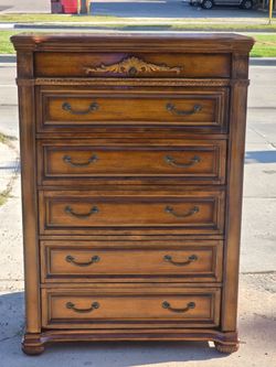 DRESSER