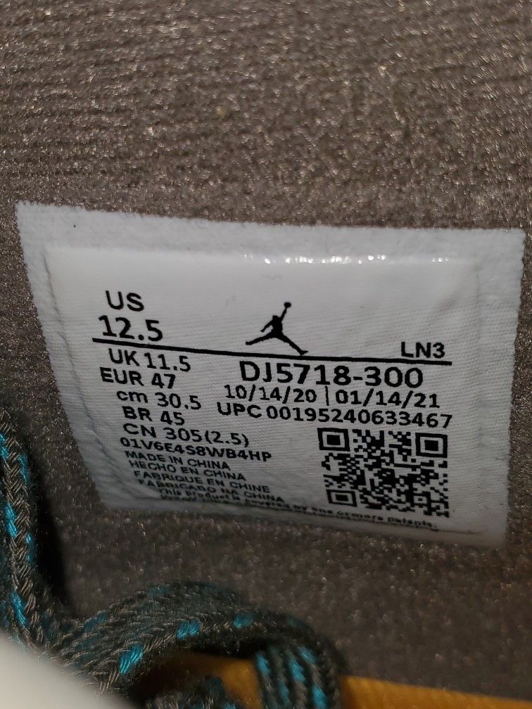 BRAND NEW JORDAN 4 DESERT MOSS