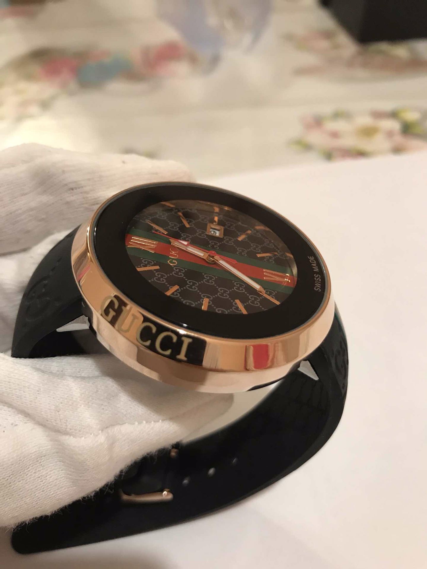 GUCCI ROSE GOLD RUBBER STRAP WATCH (MEN)
