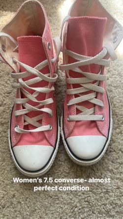 Women’s pink Converse