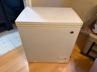 Igloo 5.1 cu. ft. Chest Freezer