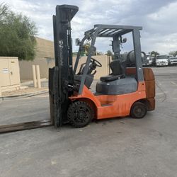2004 Toyota Fork Lift. Operates Perfectly 