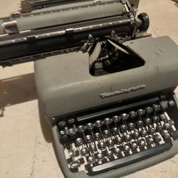 2 x Classic typewriters ! 