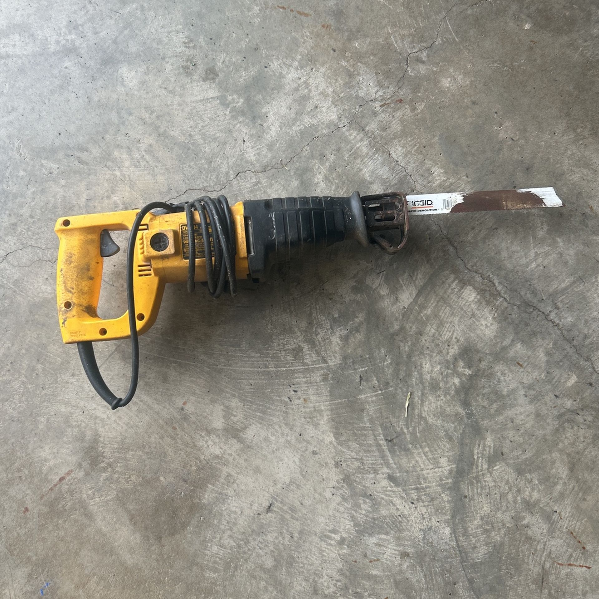 DEWALT Reciprocating Saw, 12 Amp, 2,900 RPM, 4-Position Blade Clamp, Variable Speed Trigger, Corded