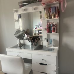 MAKEUP VANITY