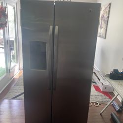 GE REFRIGERATOR 