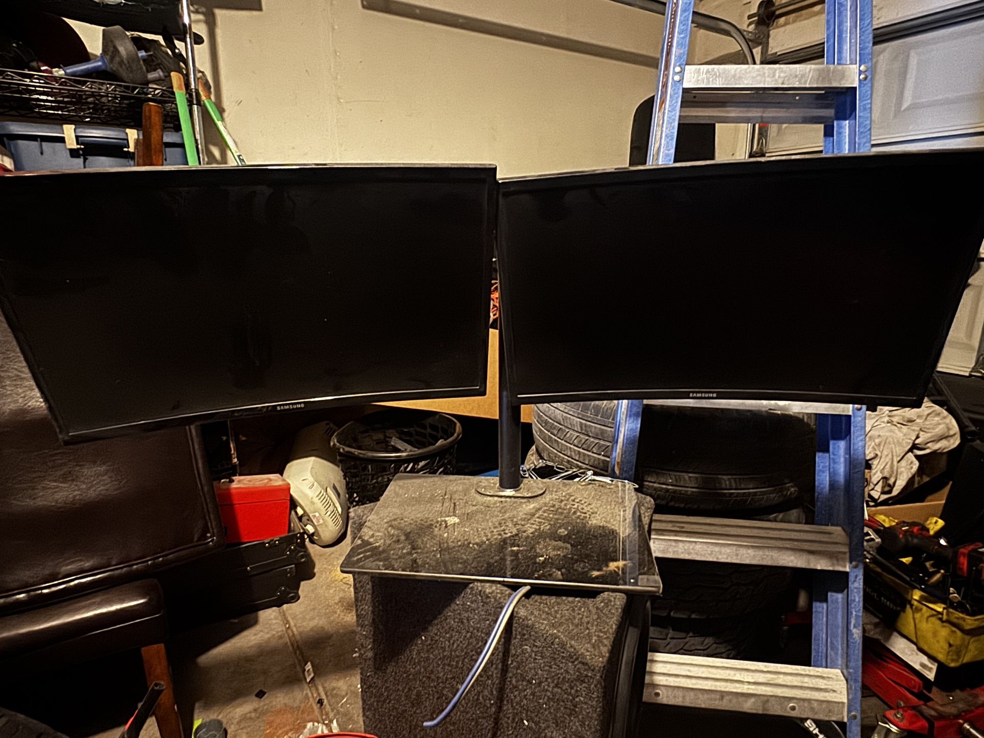 Dual Samsung Monitor Setup