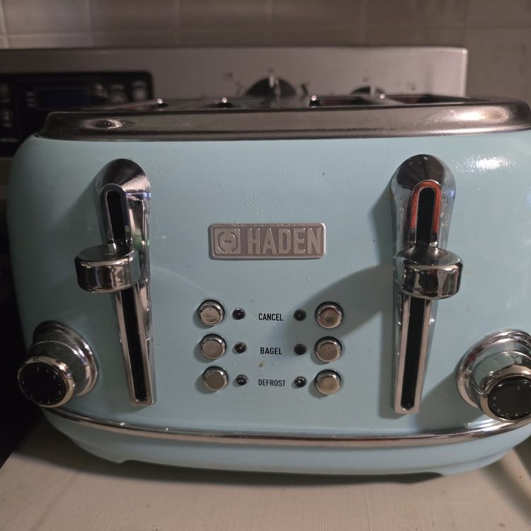 Haden USA, Tourquoise 4-Slice Toaster & Micro6 Months Old