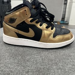 Jordan 1 Mid SE Metallic Gold Black (GS)