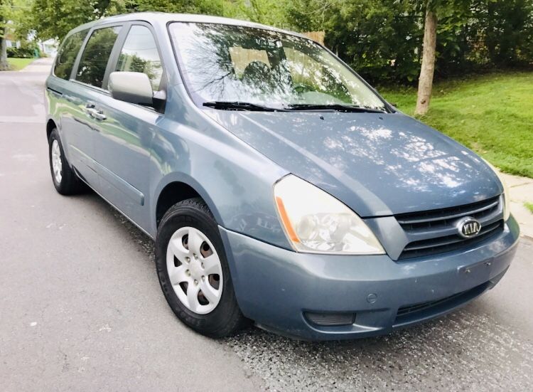 2006 Kia Sedona* $4300** Drives Like a New van* DVD* LOW MILES