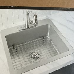 Stainless Elkay Sink 25L 22w 9 Deep