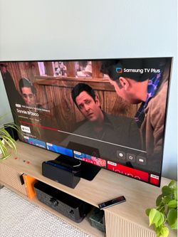 Samsung 55" Q80A QLED 4K Smart TV (QN55Q80A) – Original Stand & Solar Remote
