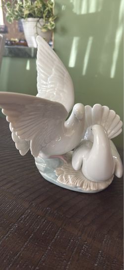 Lladro porcelain nesting doves