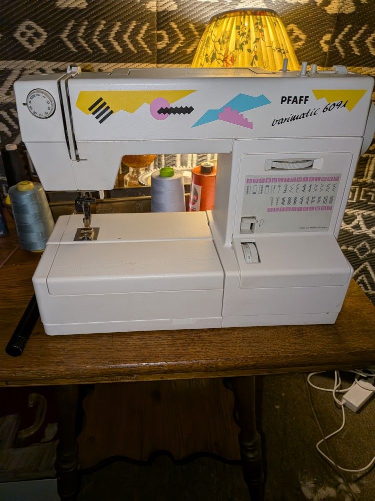 Pfaff Varimatic 1601 Sewing Machine 