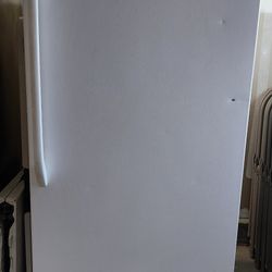 Ge Standing Upright Deep Freezer