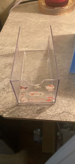 Clear acrylic cinnamoroll container