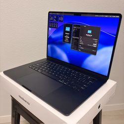 Macbook Air 2025 M4 - 15 inch - Midnight - Please read Description