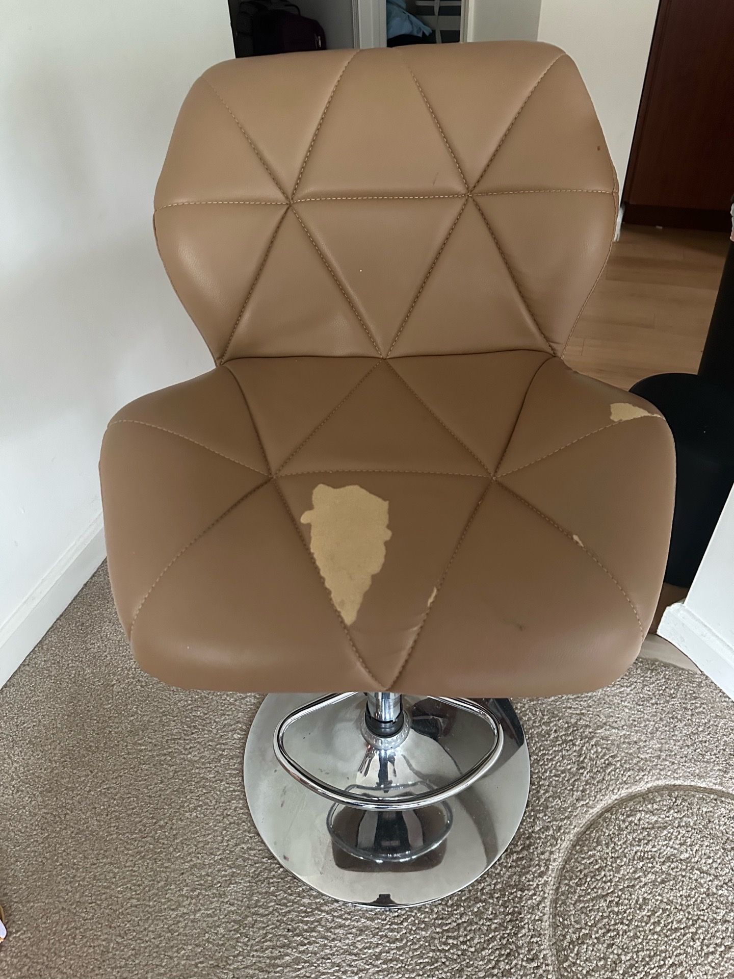 Bar stool - height adjustable