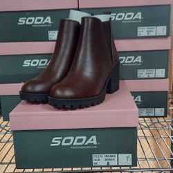 Womens Brown Platform Chelsea Booties (Brand New In Box Never Worn Or Tried On)
