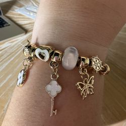 White and Gold Bracelet🌸