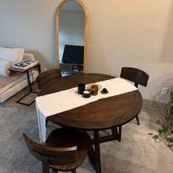 Table With 3 Chairs 