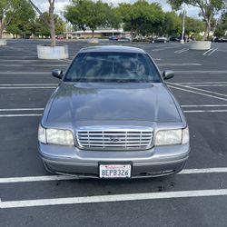 2000 Ford Crown Victoria