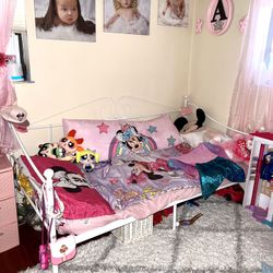 White Metal Twin Bed/daybed frame ,  Mattress NOT Included