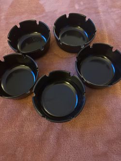 Set of 5 Black Round Ashtrays