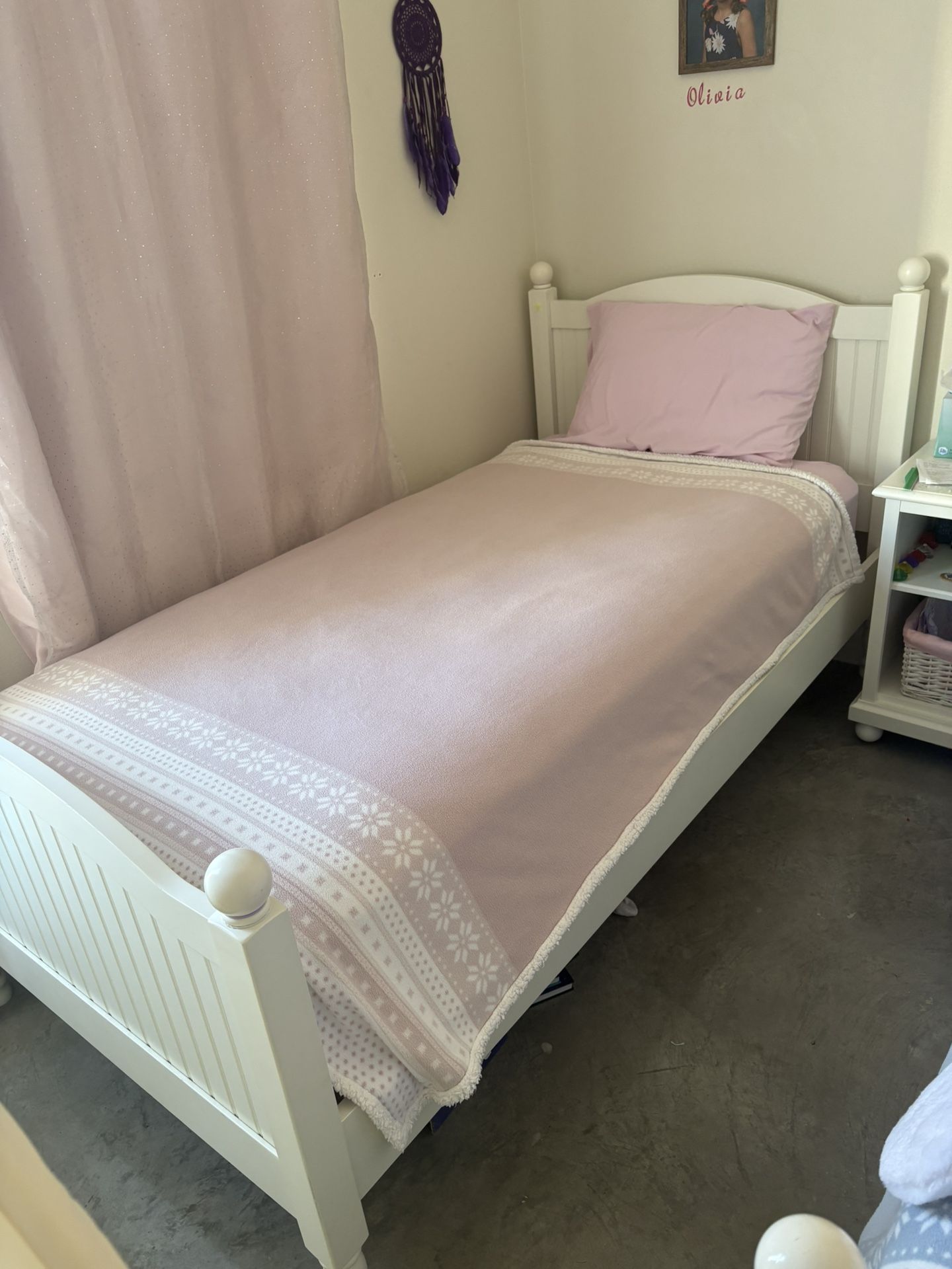 Pottery Barn Catalina Bed Twin Size White