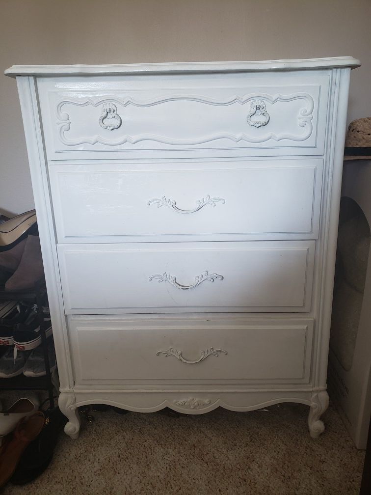 White Shabby chic 4 drawer dresser