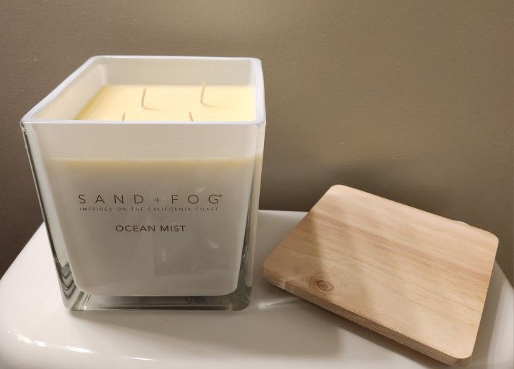 Sand & Fog 57 Ounce Scented Soy Wax Candle W/Wooden Lid/New