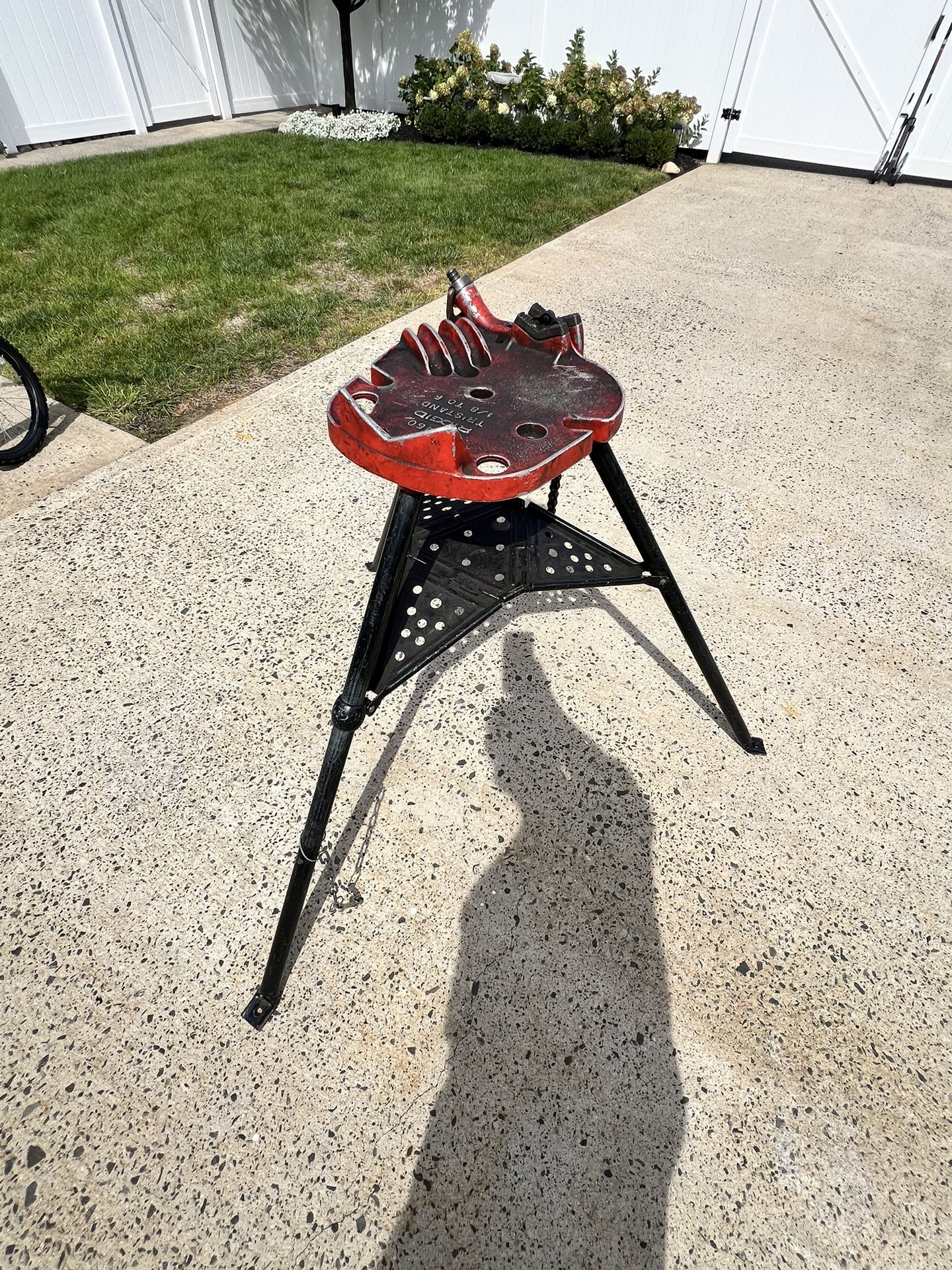 Portable TriStand Pipe Chain Vise