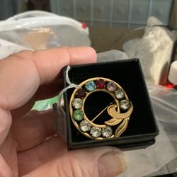 Vintage Gold mothers Brooch 