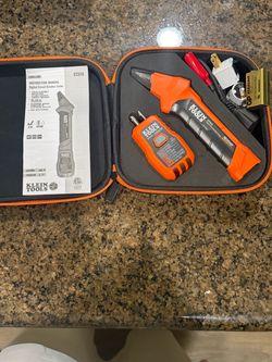 Klein Tools ET310 Digital Circuit Breaker Finder Kit
