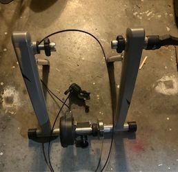 Indoor bicycle trainer stand