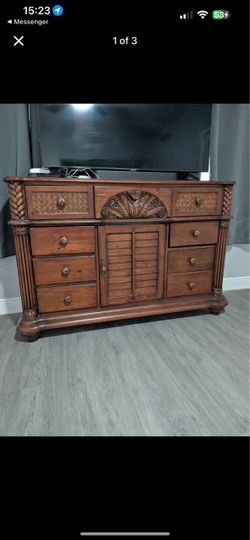 Beautiful piece ( deliver available)