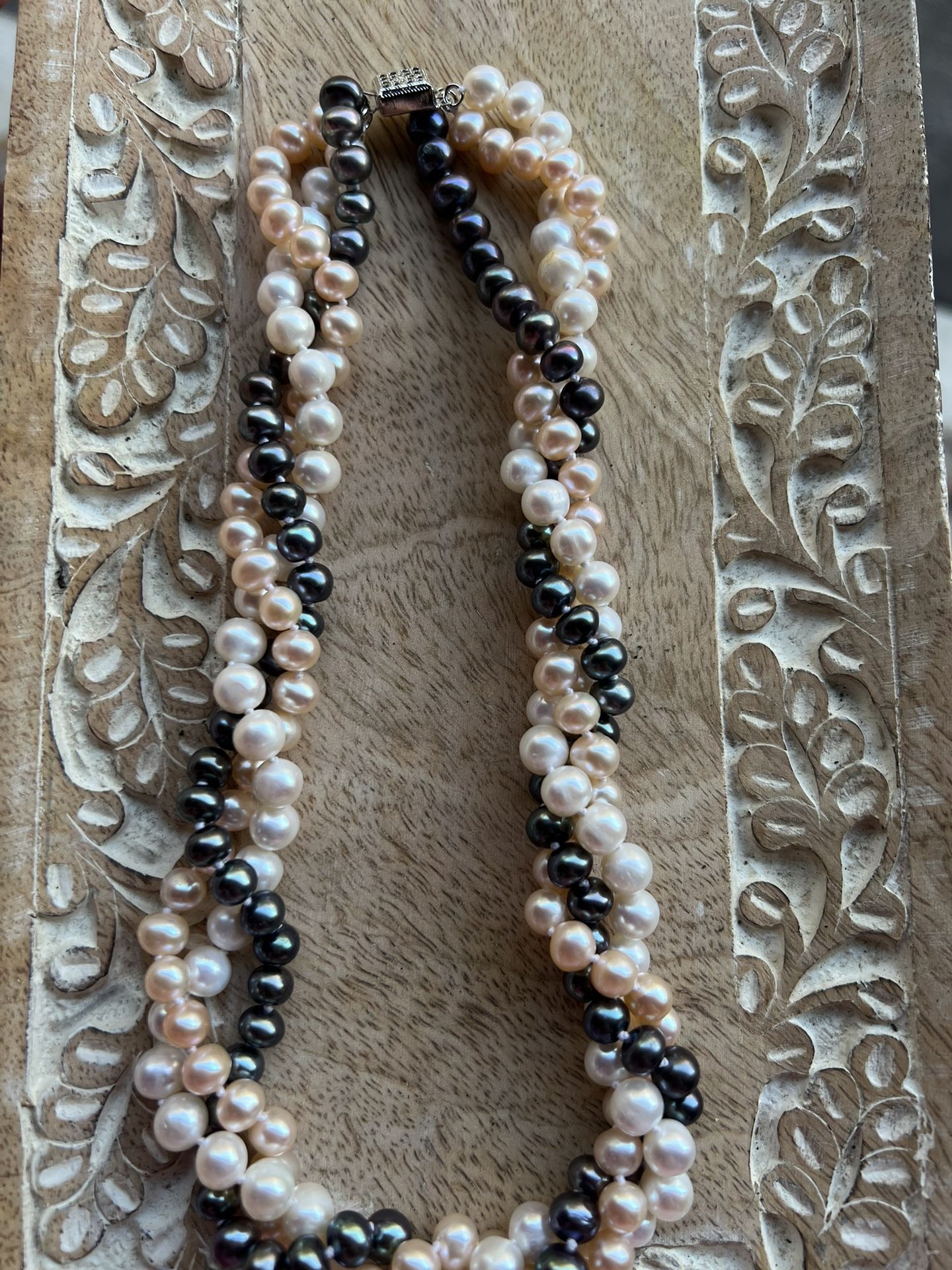 Tri Color Pearl Necklace