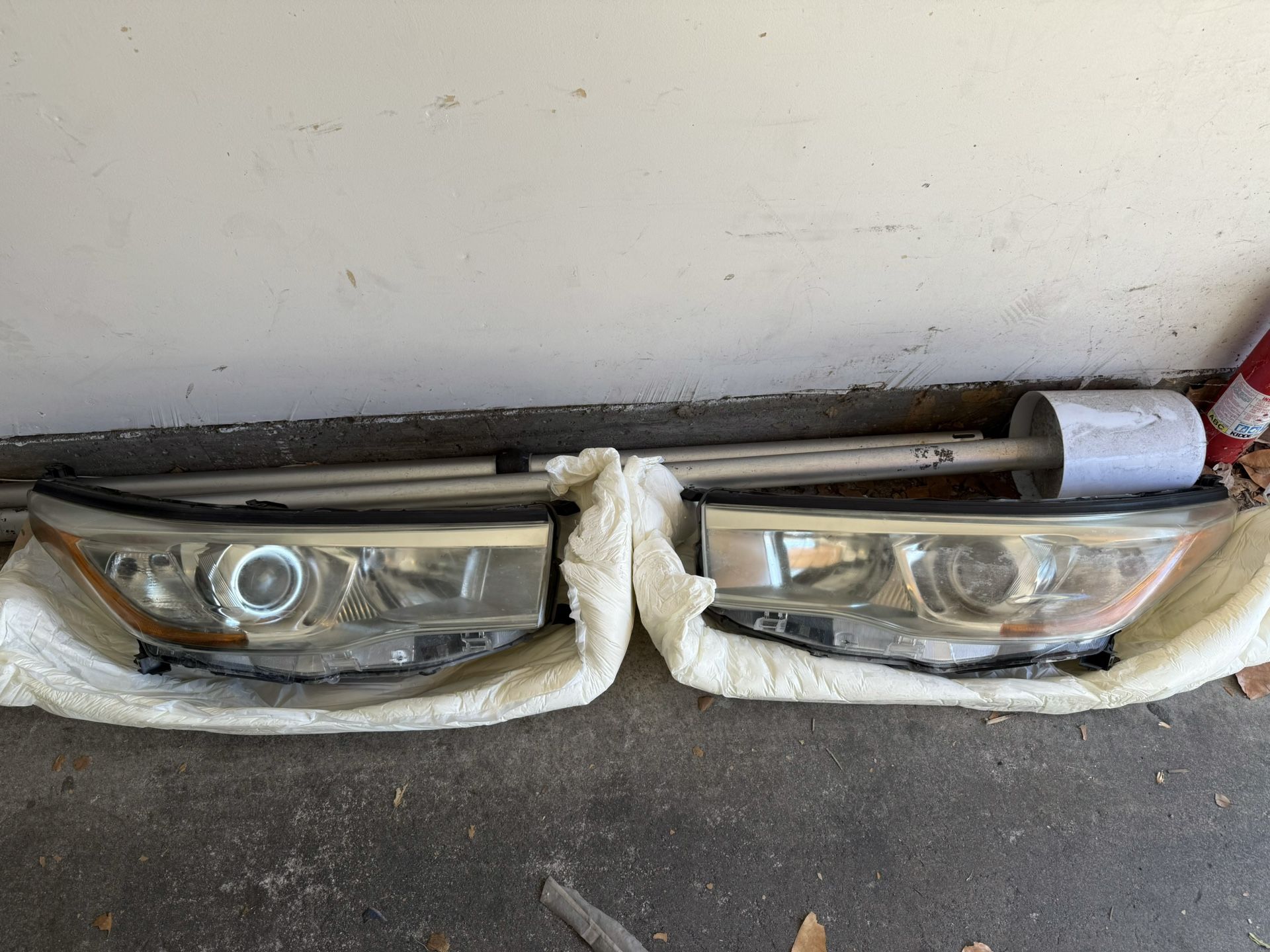 Toyota Highlander Headlights