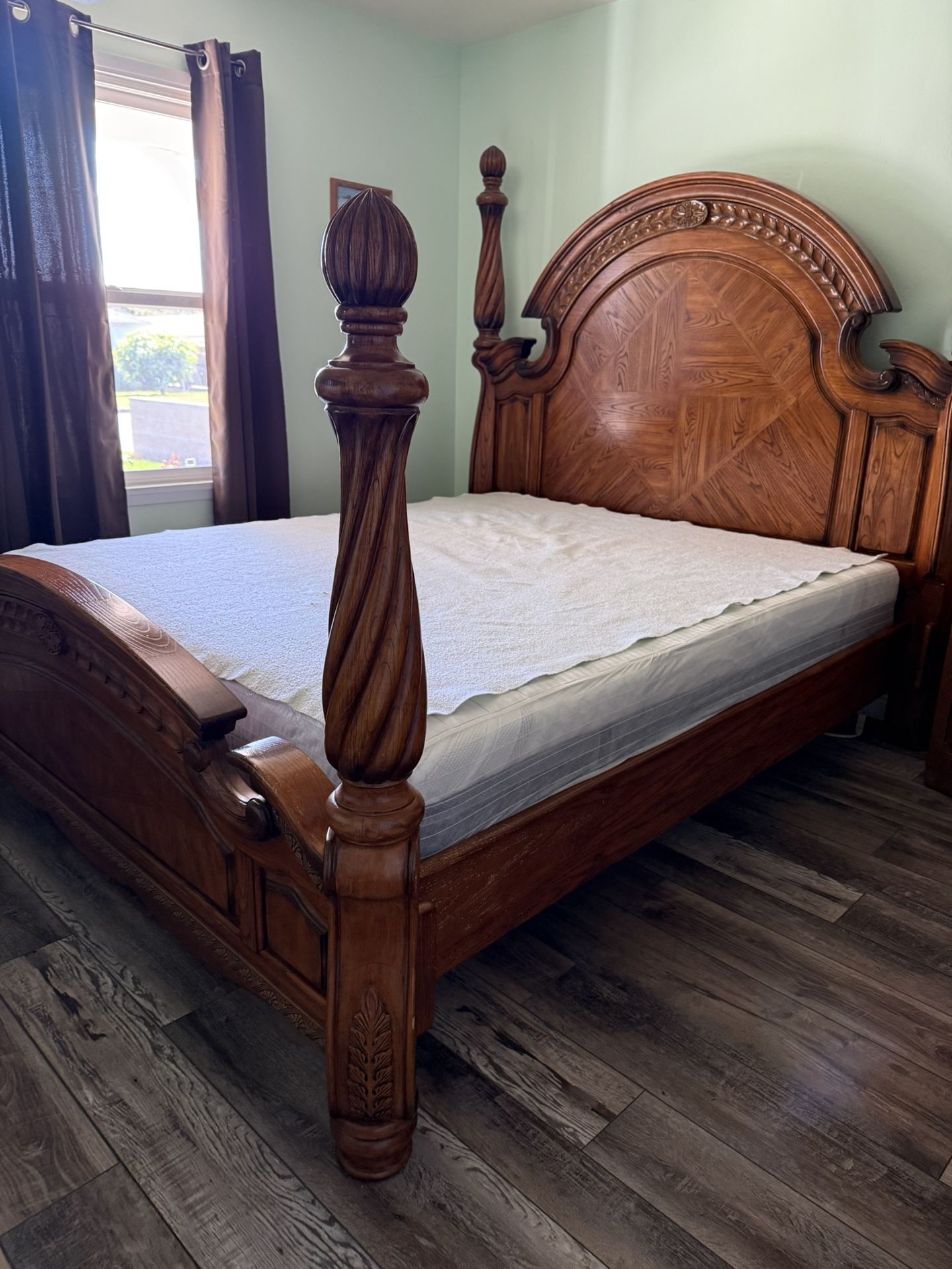 King / Cal King Oak Bed