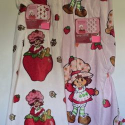🍓 Strawberry Shortcake Throw Blankets 🍓
